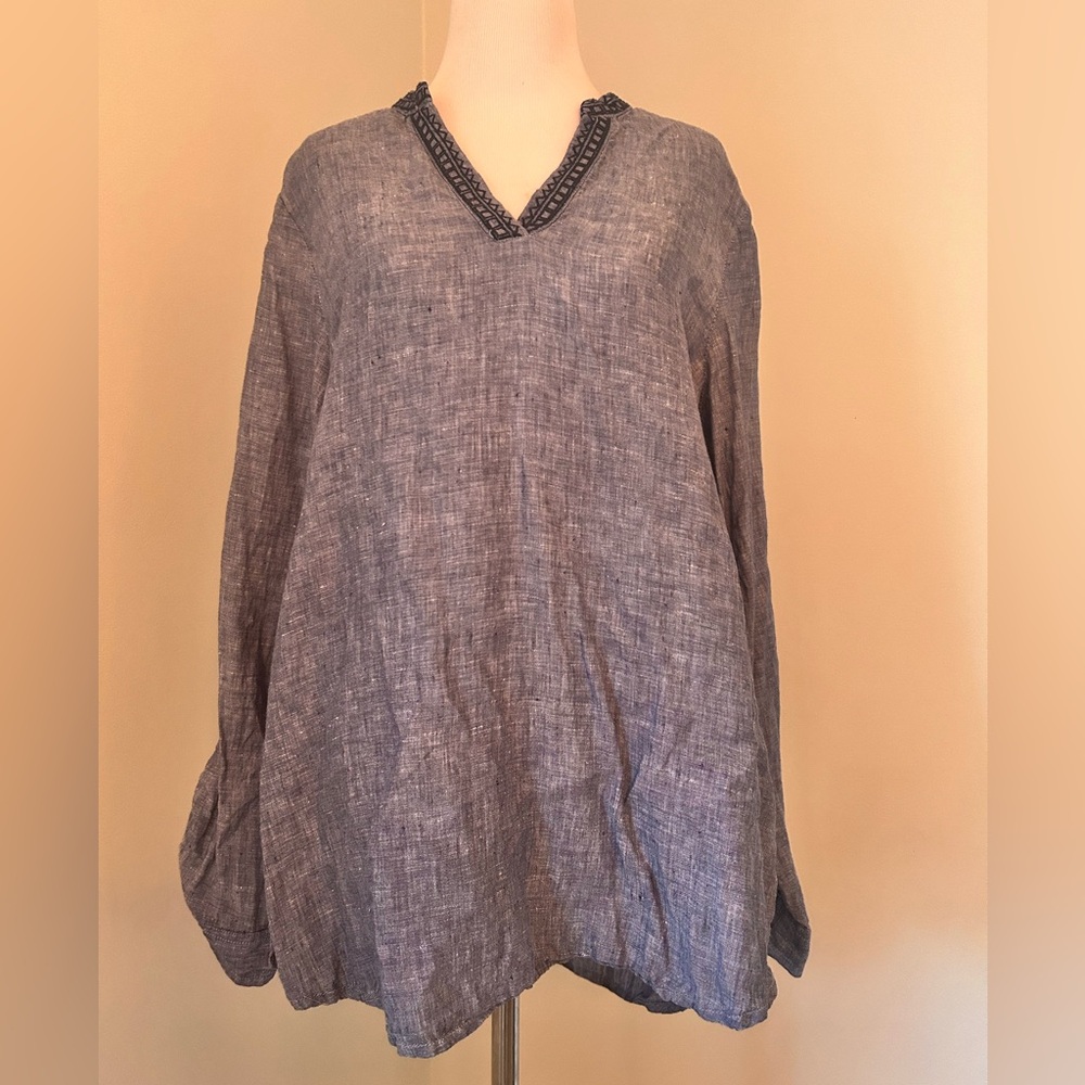 ARTISAN NY Ladies, large, embroidered neckline, shirt